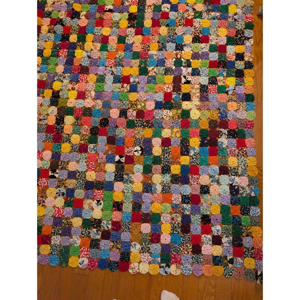 Handmade Yo-Yo Quilt Multi Color Fabric Circular Rosettes Coverlet 96 x 76 In